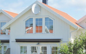 Отель Holiday home Tångesundsvägen Mollösund  Муллёсунд